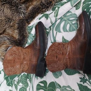 Ariat Fatbaby cowboy boots with embroidery heart